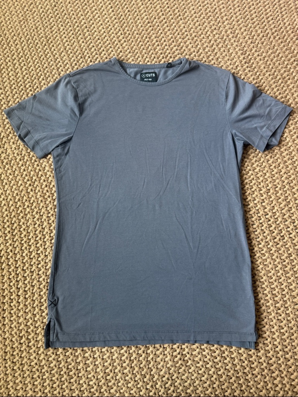 Cuts Clothing Men’s Split-Hem Crew Neck T-Shirt - Pyca Pro Slate Blue - Medium